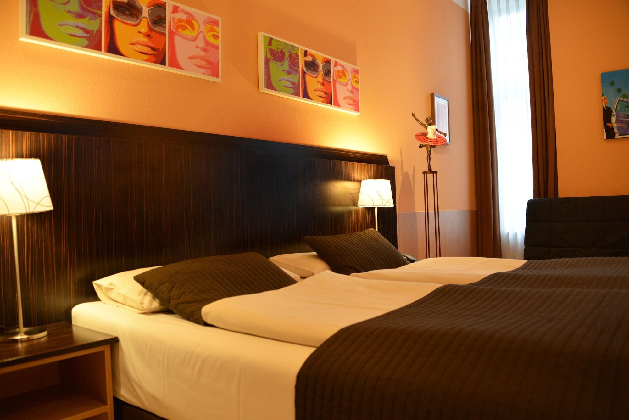 Отель Arthotel 3*