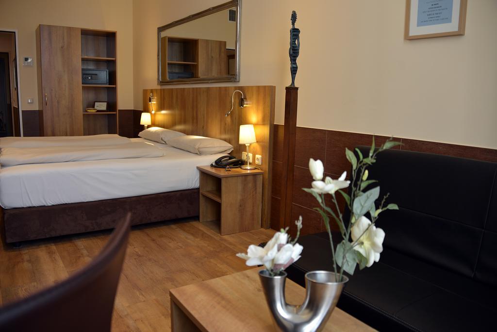 Отель Arthotel 3*