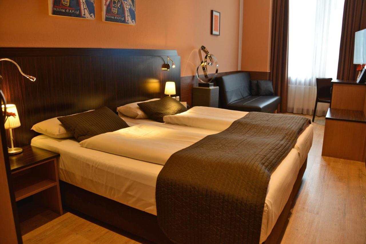 Отель Arthotel 3*